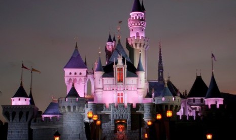 Istana ikonik di Disneyland Hong Kong.