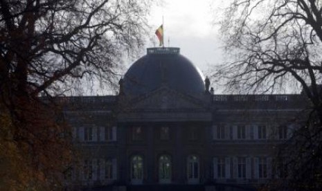 Istana kerajaan Belgia mengibarkan bendera setengah tiang sebagai wujud belasungkawa atas kematian Ratu Belgia, Fabiola.