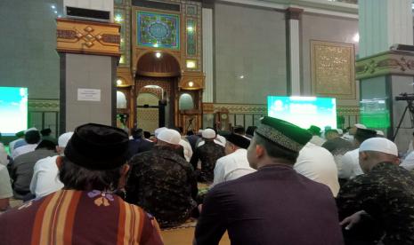 Hadiri Istighosah di Masjid Agung Cianjur, Wapres Berharap Kebangkitan Pascabencana. Foto:   Istighosah dan Doa Keselamatan Bangsa di Masjid Agung Cianjur 