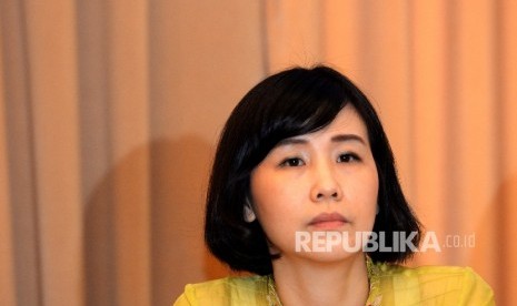 Istri Basuki Tjahaja Purnama alias Ahok, Veronika Tan menghadiri konferensi pers mengenai pengajuan banding atas putusan hakim, di Jakarta, Selasa (23/5).