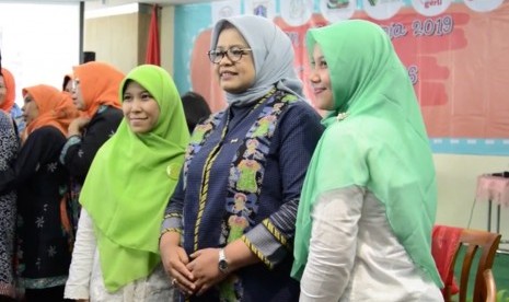 Istri Gubernur DKI Jakarta, Anie Baswedan, Fery Farhati Ganis (Tengah)