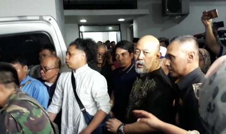 Istri komedian Indro Warkop, Nita Octobijanthy, tutup usia pada Selasa (9/10) petang. Jenazah dibawa dari RS MMC, Jakarta Selatan, ke rumah duka di Jalan Kayu Putih, Jakarta Timur.