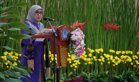 Istri Wakil Presiden Mufidah Jusuf Kalla saat membuka Rapat Kerja Daerah (Rakerda) dan Dialog Dekranas dan Dekranasda Sulawesi Utara (Sulut), Kamis (11/4).  