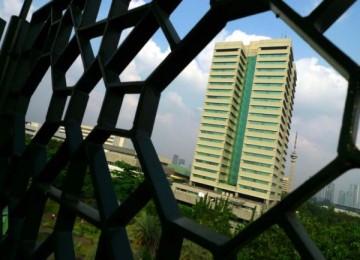 Isu gedung miring lalu memunculkan ide pembangunan gedung baru DPR.