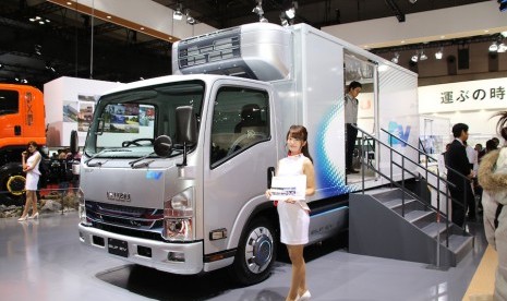 Isuzu mini truk listrik. Ilustrasi