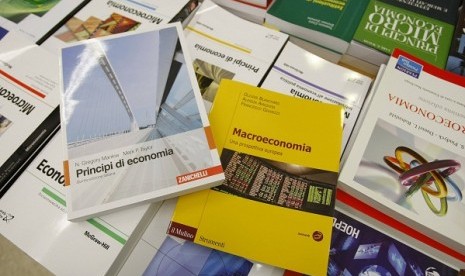 Italian language economics textbooks are seen on display in this picture illustration at a book store in Milan June 28, 2012. A revolution is building at the heart of academic economics, particularly in Europe. As the crisis deepens, economists have been f