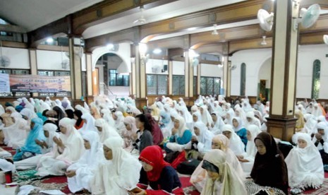 Itikaf di Masjid Agung Sunda Kelapa, Jakarta