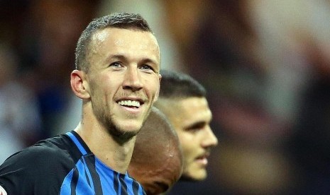 Ivan Perisic (kiri).