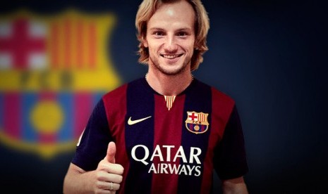 Ivan Rakitic mengenakan seragam Barcelona