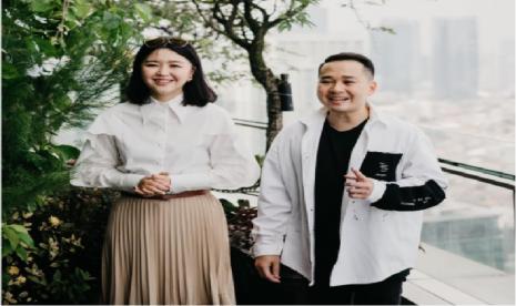 Ivan Tiono dan Jessica Ariella adalah dua nama dibalik lahirnya ROUNN Bag di Surabaya. Ivan dengan latar belakangnya sebagai Arsitek, kini mengambil peran untuk branding dan marketing ROUNN. ROUNN juga menggandeng selebriti dan para influencer fashion seperti Caren Delano, Olivia Lazuardy, Sandra Dewi, Richard Kyle, Malvava, Karla Jasmina, Michele Quann dan yang merupakan salah satu pencapaian teranyar adalah kolaborasi bersama Nagita Slavina.