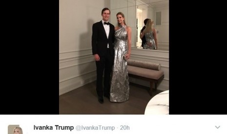 Ivanka Trump berpose dengan suaminya Jared Kushner dalam foto yang diunggah ke Twitter.