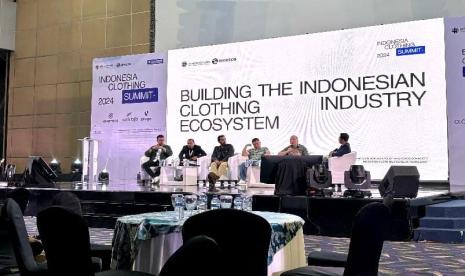 Ivosights berpartisipasi menjadi partner dan sponsor dalam acara Indonesia Clothing Summit yang diselenggarakan oleh CLOME Bersama Kementerian Koperasi dan Usaha Kecil Menengah (KemenkopUKM) pada 1-2 Agustus 2024 lalu di SMESCO, Jakarta. 