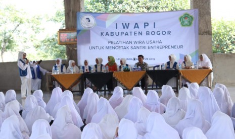 IWAPI roadshow ke pesantren