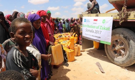 IZI menyalurkan zakat untuk korban kelaparan Somalia.