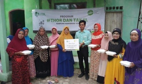 IZI Perwakilan Provinsi Banten bersama Bank Perkreditan Rakyat Syariah (BPRS) Harta Insan Karimah (HIK) Berbagi Kebahagiaan bersama 100 warga dhuafa di daerah Pandeglang, Banten.