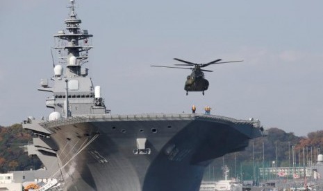 Izumo ketika sedang berlabuh di pelabuhan Yokosuka, selatan Tokyo tahun lalu