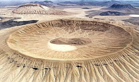 Jabal Abyad, gunung tertinggi di Arab Saudi