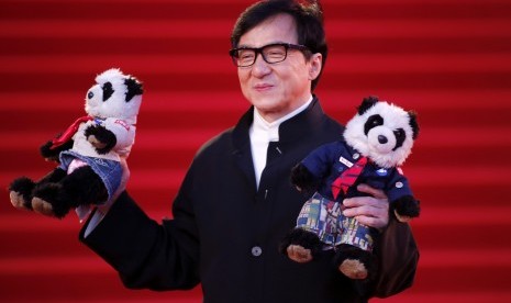 Aktor Jackie Chan. Menjadi aktor film action tidak mudah bagi Jackie Chan dan Michelle Yeoh. Keduanya mengalami kesedihan di tengah popularitasnya.