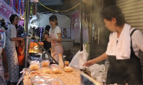 Jajanan pinggir jalan di Tokyo juga memiliki beragam varian yang menggugah selera (Foto: suasana street food di Jepang)