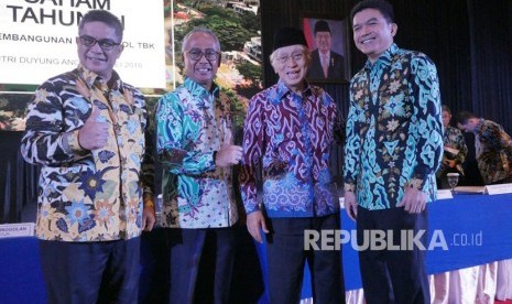 Jajaran direksi PT Pembangunan Jaya Ancol C. Paul Tehusijarana saat public expose di Jakarta, Rabu (14/5).