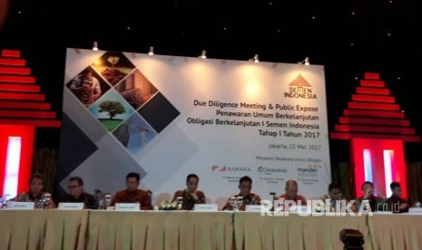 Jajaran Direksi PT Semen Indonesia Mengumumkan aksi korporasi menerbitkan obligasi, di The Ritz Carlton Jakarta Pasific Place Place, Kawasan SCBD, Jakarta,  Senin (15/5).