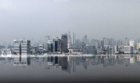 Jajaran gedung bertingkat dikawasan Jakarta, Senin (9/6). Sumber daya manusia (SDM) Indonesia dianggap masih perlu dibenahi.