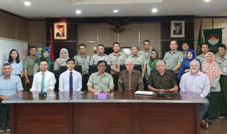 Jajaran Kementan berfoto bersama pengurus FAO