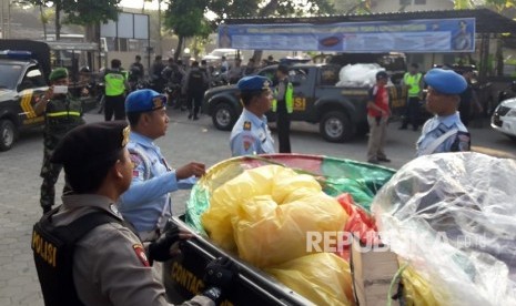 Jajaran Kepolirian Resort Kabupaten Ponorogo bekerja sama dengan jajaran TNI Angkatan Udara, Lanud Iswahjudi menggelar razia balon udara pada Ahad (17/6).