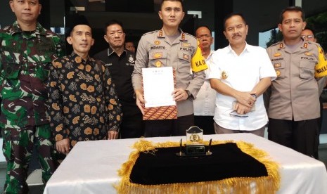 Jajaran Kepolisian Metro Bekasi Kota berdama MUI Kota Bekasi, TNI dan Pemkot Bekasi deklarasikan malam takbiran tertib dan khidmat kota Bekasi, Mapolres Bekasi Kota, Kemis (14/6)