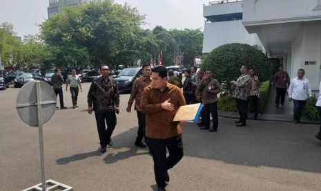 Jajaran menteri Kabinet Indonesia Maju hadiri sidang kabinet perdana, Kamis (24/10). 