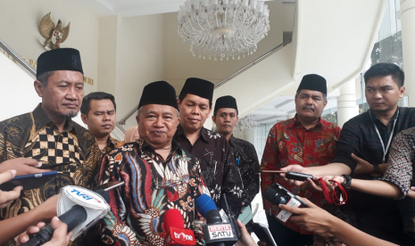 Jajaran Pengurus Majelis Ulama Indonesia (MUI) menemui Wakil Presiden Jusuf Kalla di Kantor Wakil Presiden, Jakarta, Senin (25/3).  