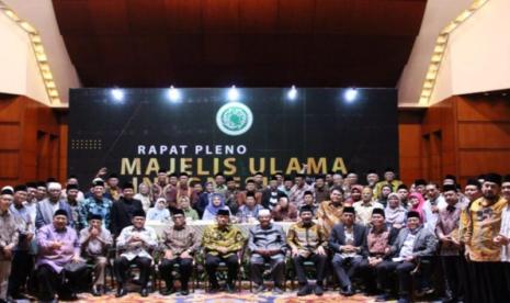 Jajaran pengurus MUI setelah Sidang Pleno pemilihan Ketum MUI.