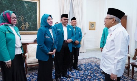 Jajaran pengurus Pusat Persaudaraan Muslimin Indonesia (PP Parmusi) saat menemui Wakil Presiden Ma