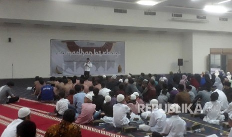 Jajaran petinggi dan karyawan Kampus Telkom University menggelar buka puasa  Ramadhan 1440 Hijriah bersama ratusan anak yatim, Jumat (10/9) di Gedung  Fakultas Ilmu Terapan. Selain itu, pihak kampus menggulirkan program Ziswaf  untuk karyawan.