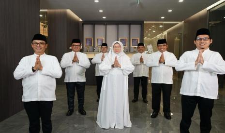 Jajaran pimpinan Pos Indonesia berfoto bersama sambut Lebaran 2024.