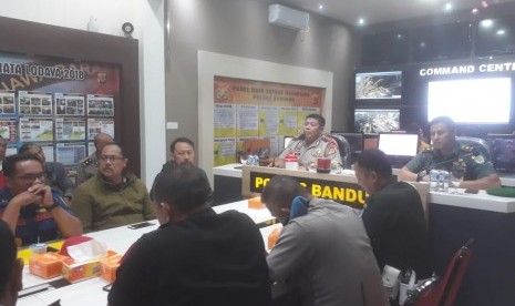 Jajaran Polres Bandung menggelar rapat koordinasi (rakor) pengamanan pertandingan Persib Bandung melawan Persiwa Wamena yang digelar Senin (11/2), di ruang Command Center Mapolres Bandung, Jumat (8/2).