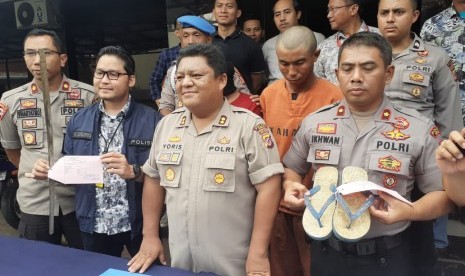 Jajaran Satreskrim Polres Cimahi membekuk dua orang pelaku pencabulan terhadap remaja.