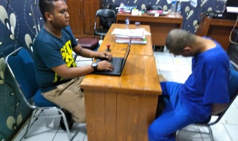 Jaka Saputra, spesialis jambret yang aksinya viral karena dicurigai sebagai penjahat pelecehan seksual, akhirnya tertangkap jajaran Satreskrim Polres Purwakarta, Jumat (28/6). 