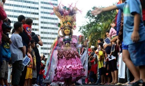 Jakarnaval 2013 dalam rangkat HUT Jakarta ke 486 di Bundaran HI, Jakarta, Ahad (30/6).