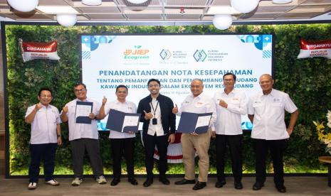 Jakarta Industrial Estate Pulogadung gandeng PT Kliring Berangka Indonesia (KBI) dan PT Kliring Perdagangan Berjangka Indonesia (KPBI) melalui penandatanganan Nota Kesepahaman tentang rencana kerjasama Pemanfaatan dan Pengembangan Sistem Resi Gudang di Kawasan Industri Pulogadung.