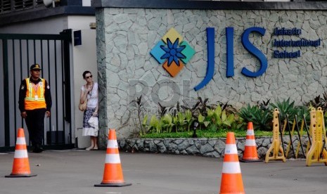 Jakarta International School (JIS).