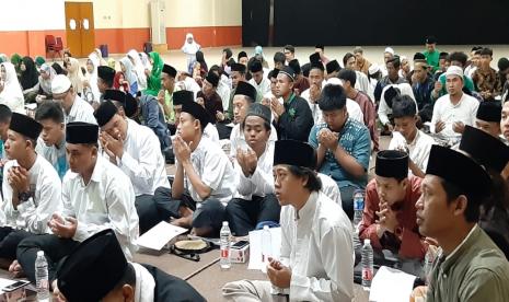  Jakarta Islamic Centre (JIC) dan Pengurus Cabang Nahdlatul Ulama (PCNU) Jakarta Utara menyelenggarakan kegiatan Istighotsah Kubro dan seminar tentang wabah virus corona di Ruang Serba Guna JIC, Jakarta Utara, Sabtu (7/3). 