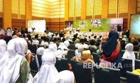  Jakarta Islamic Education Fair (JIEF) 2019 dibuka Kepala  Badan Managemen Jakarta Islamic Centre (JIC), KH. Ahmad Shodri, Jumat  (22/2). Pameran pendidikan ini dilaksanakan selama tiga hari, Jumat hingga  Ahad (22-24/2) di Convention Hall JIC. 