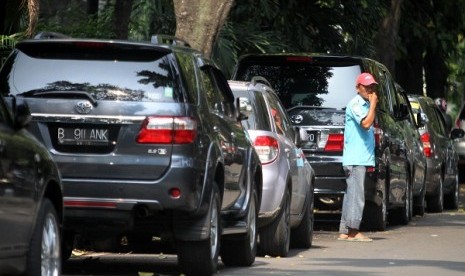 Jakarta plans to increase on street parking tariff by 400 percent in 2014. (illustration) 