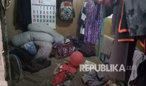 JAKARTA -- Rumah kontrakan tempat tinggal keluarga korban meninggal oembagian sembako di Monas bernama Rizki (10 tahun) di Rt 12 / Rw 13 Pademangan Barat, Jakarta Utara. 