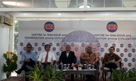 Indonesian President's Special Envoy for Dialogue and Interfaith Cooperation and Civilization Din Syamsuddin holds a press conference at the Centre for Dialogue and Cooperation among Civilizations (CDCC) office, South Jakarta, Tuesday (July 3). 