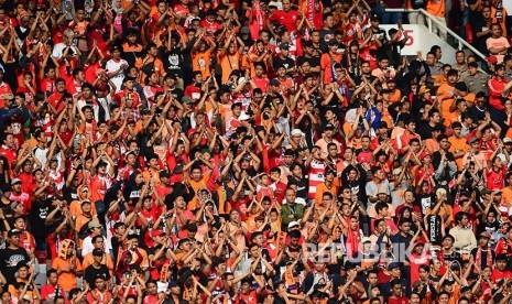 Jakmania di Stadion Utama Gelora Bung Karno (GBK) Senayan, Jakarta.