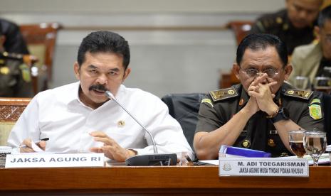 Jaksa Agung ST Burhanuddin melakukan rapat kerja tersebut membahas persoalan penanganan dugaan korupsi PT Asuransi Jiwasraya.