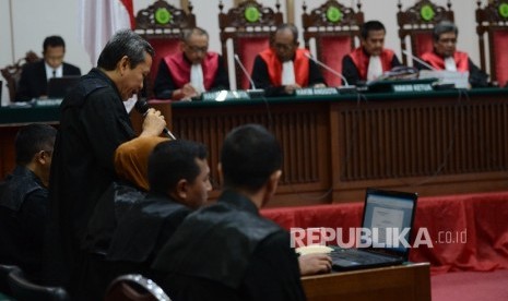  Jaksa Penuntut Umum (JPU) membacakan tuntutan terhadap terdakwa kasus dugaan penistaan agama Basuki Tjahaja Purnama atau Ahok pada Kamis (20/4). 