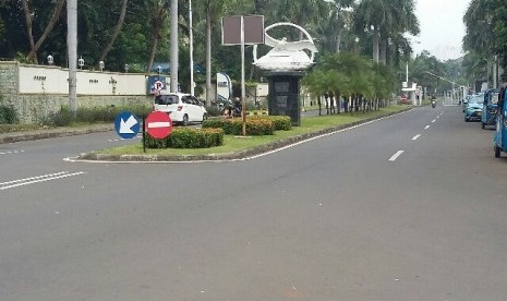 Jalan di komplek perumahan Gubernur DKI Jakarta nonaktif Basuki T Purnama di Perumahan Pantai Mutiara, Jakarta, terlihat lengang, Jumat (4/11).